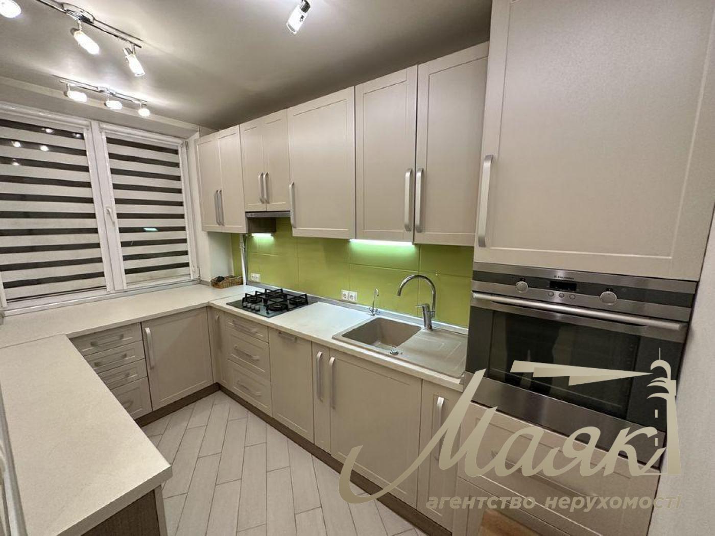 Оренда 4-кімнатної квартири, 77м2, стм. Університет, Центр, Київ