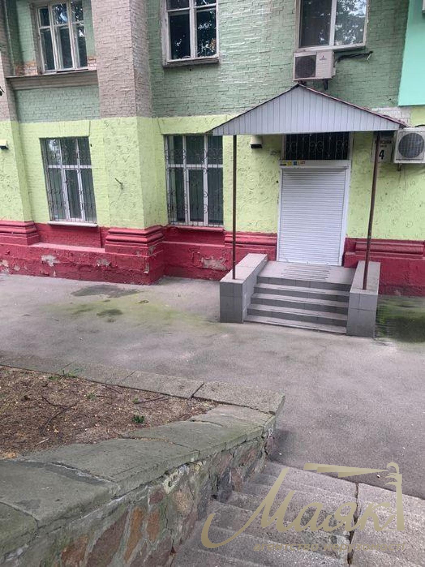 Аренда фасадного помещения 257 м.кв., Кловский спуск