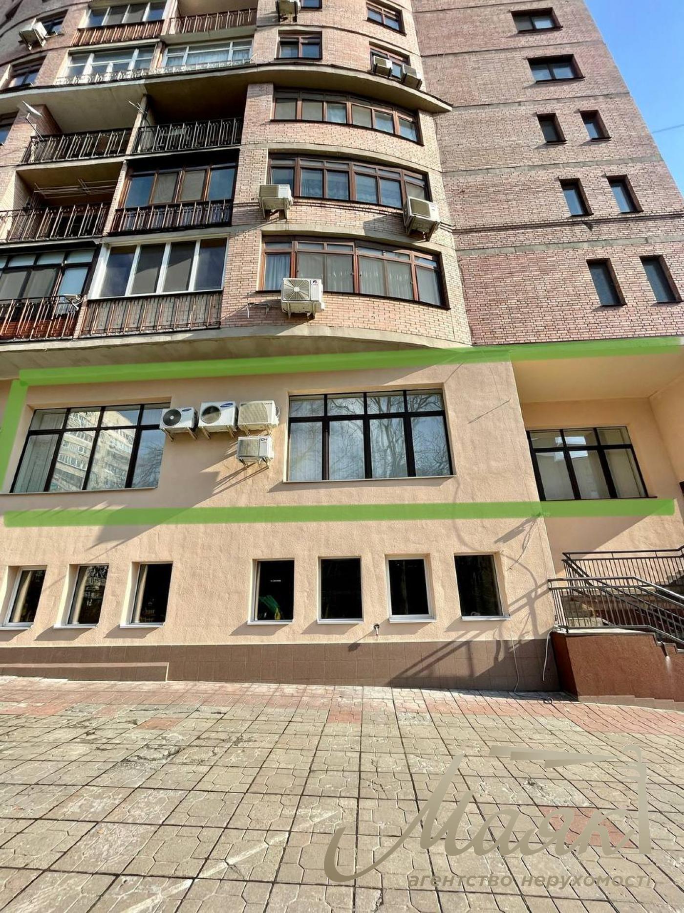 Продаж офісного приміщення в центрі вул. Тургенєвська, 28А-30А