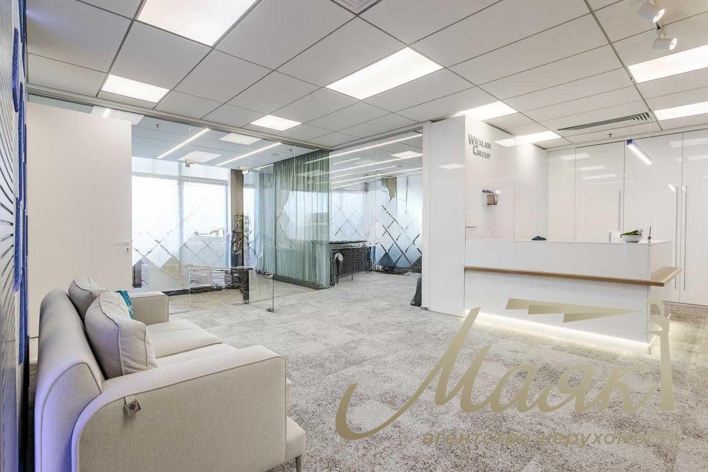 Office for rent 550 m2 in the center, metro station Arsenalna BC class A