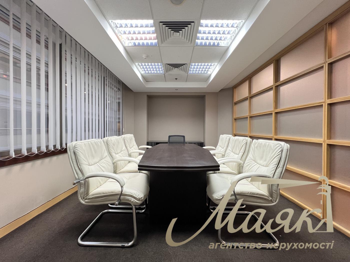 Оренда офісу 77 кв.м в БЦ Леонардо по вул. Богдана Хмельницького 52/17