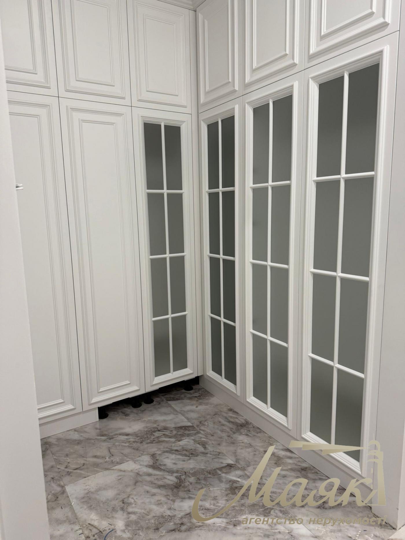 Clinic for sale in LCD French Quarter 2, Predslavynska street, Center, Kiev