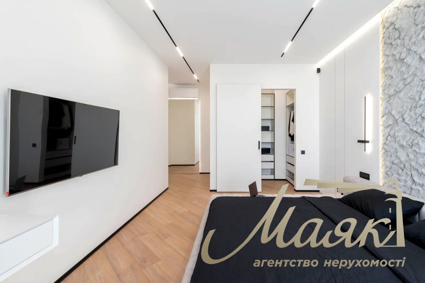 Продаж 3-х кімнатної квартири в ЖК Солом'янський вул. Університетська вул., 17-А