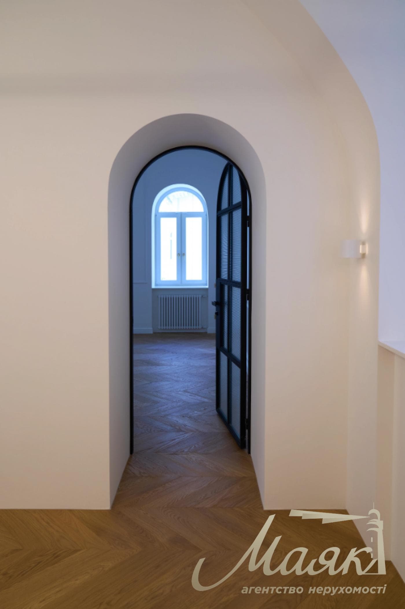 Rent 4-room apartment, stm. University, Ivan Franka str., 42, Center, Kiev