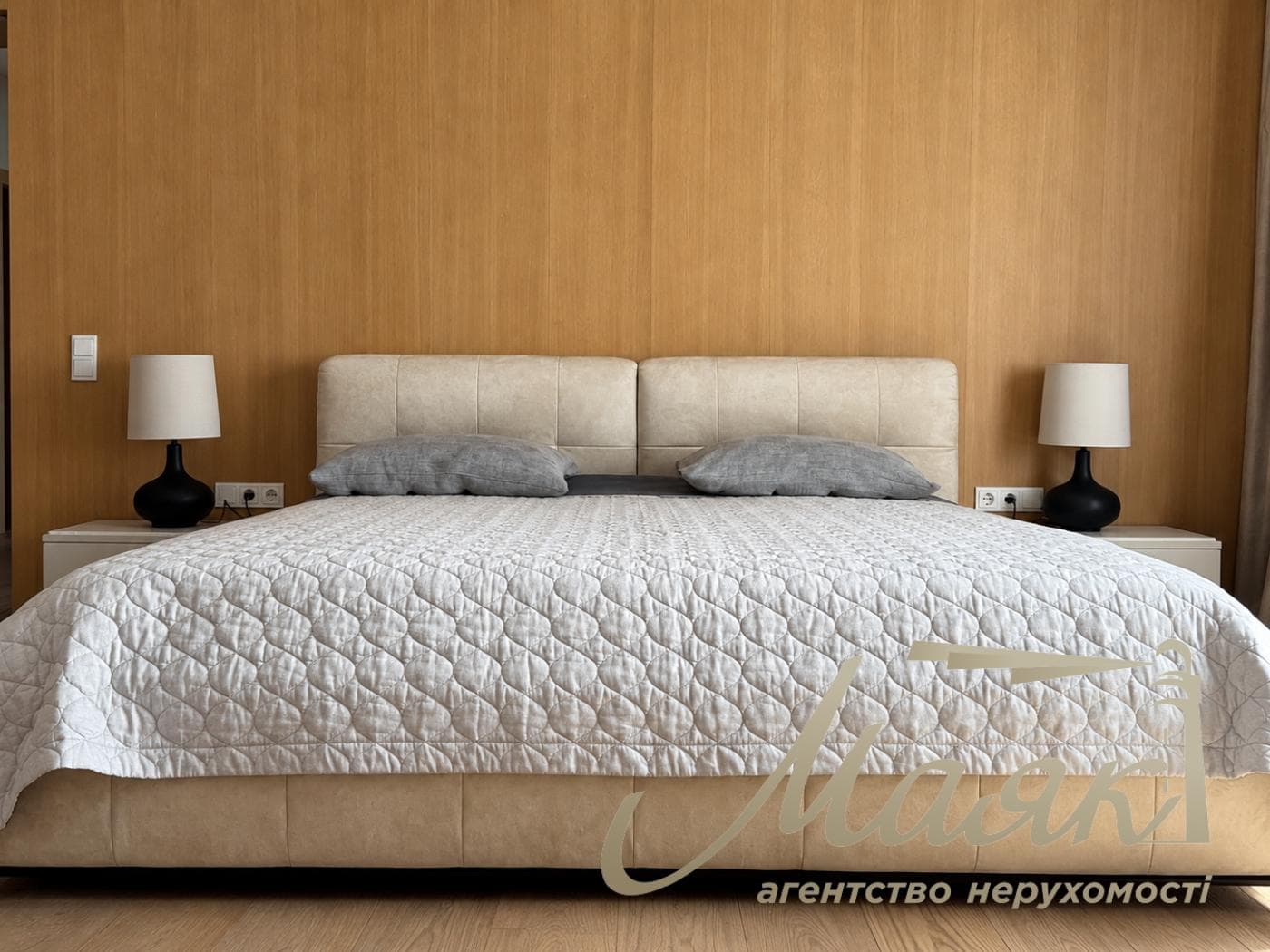 Оренда 2-поверхового будинку площею 570 м², Плюти