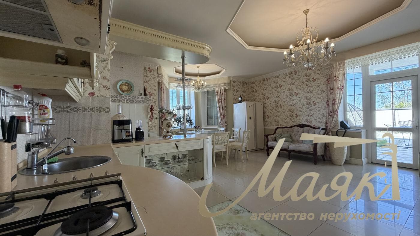 Продаж преміального 3х-поверхового будинку 350 м² у Гореничі, Бучанський район, Київська область