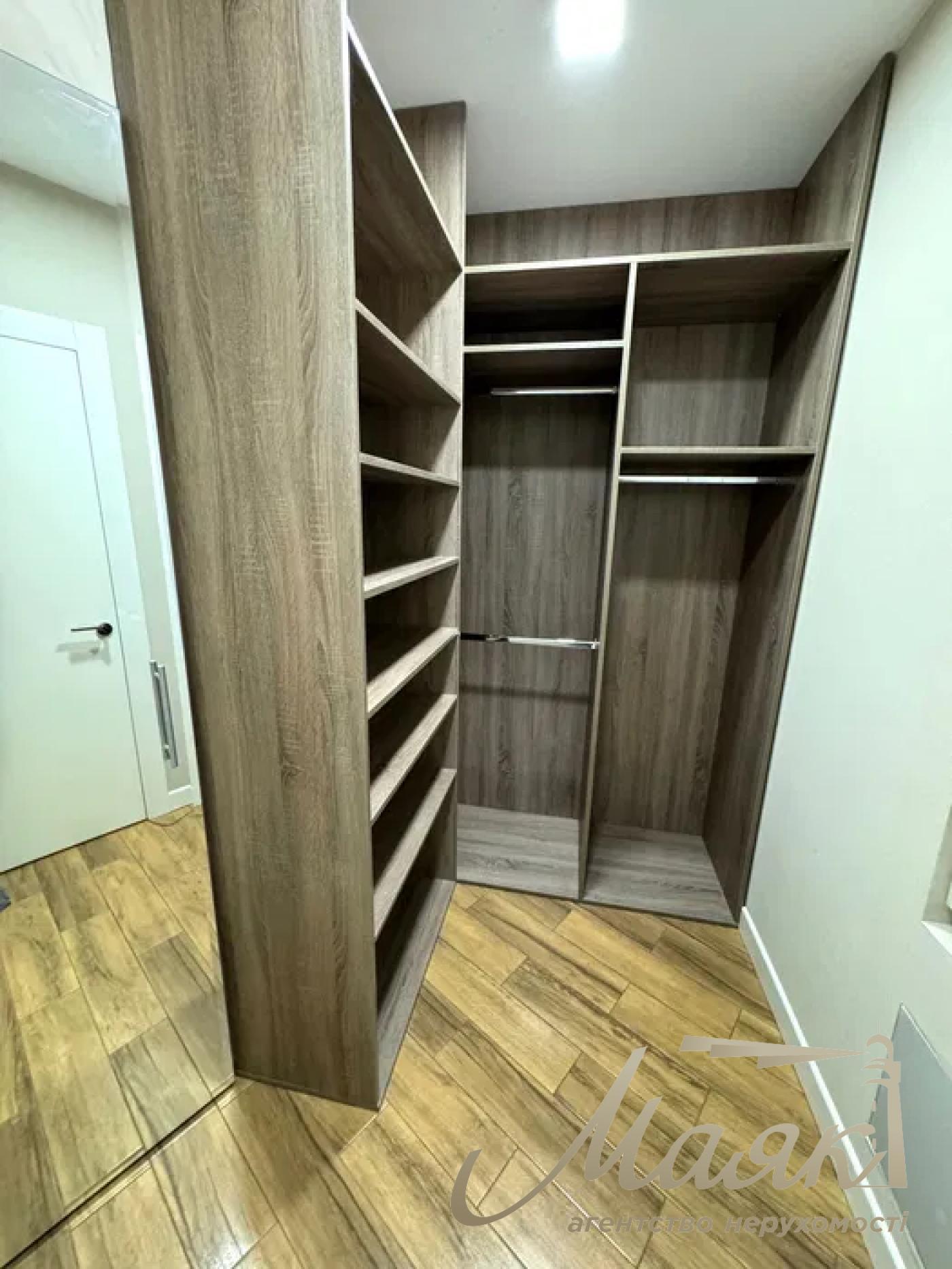 Продаж 4к квартири ЖК Молодіжний Квартал, вул. Чавдар, Осокорки