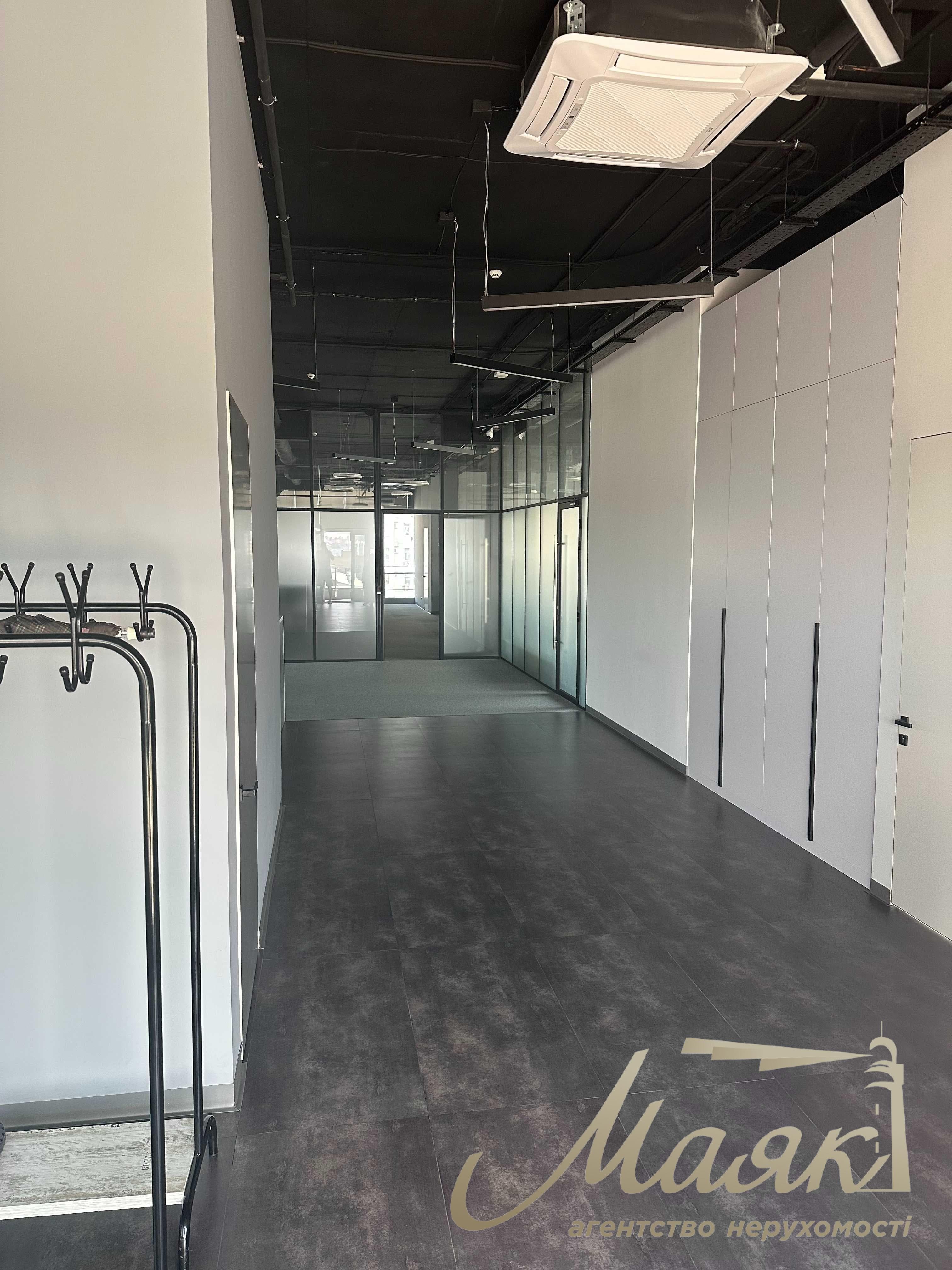 Оренда офісу з терасою (452 м²) у бізнес-центрі «TRINITY», вул. Товарна, 1, Печерський район