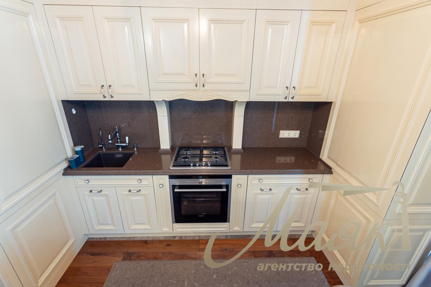 Sale 4k apartment with parking place in LCD Zverinetskyi, Pechersk, Kiev