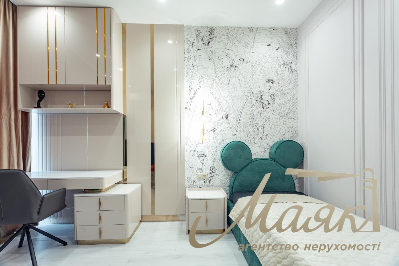 Продаж пентхауса 195 м² з терасою та дизайнерським ремонтом у ЖК Park Avenue VIP, Київ