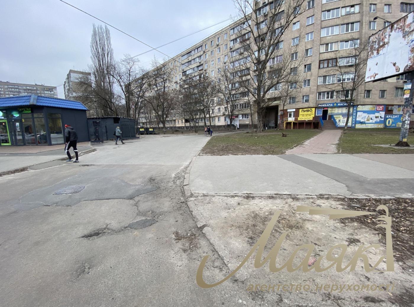 Sale of facade premises with tenants 93m2, Simirenko, 5, Svyatoshinsky district