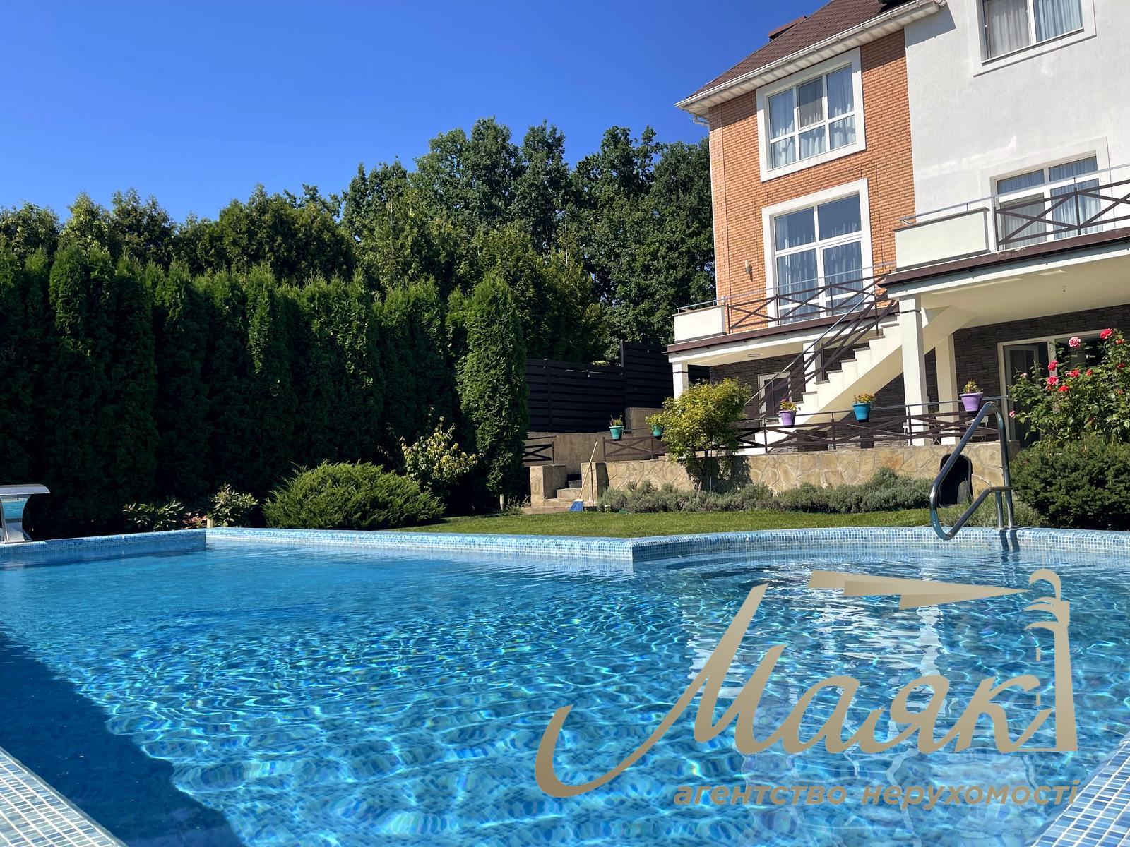 Оренда двоповерхового будинку 435 м² у с. Лісники, КМ "Зелений Гай".