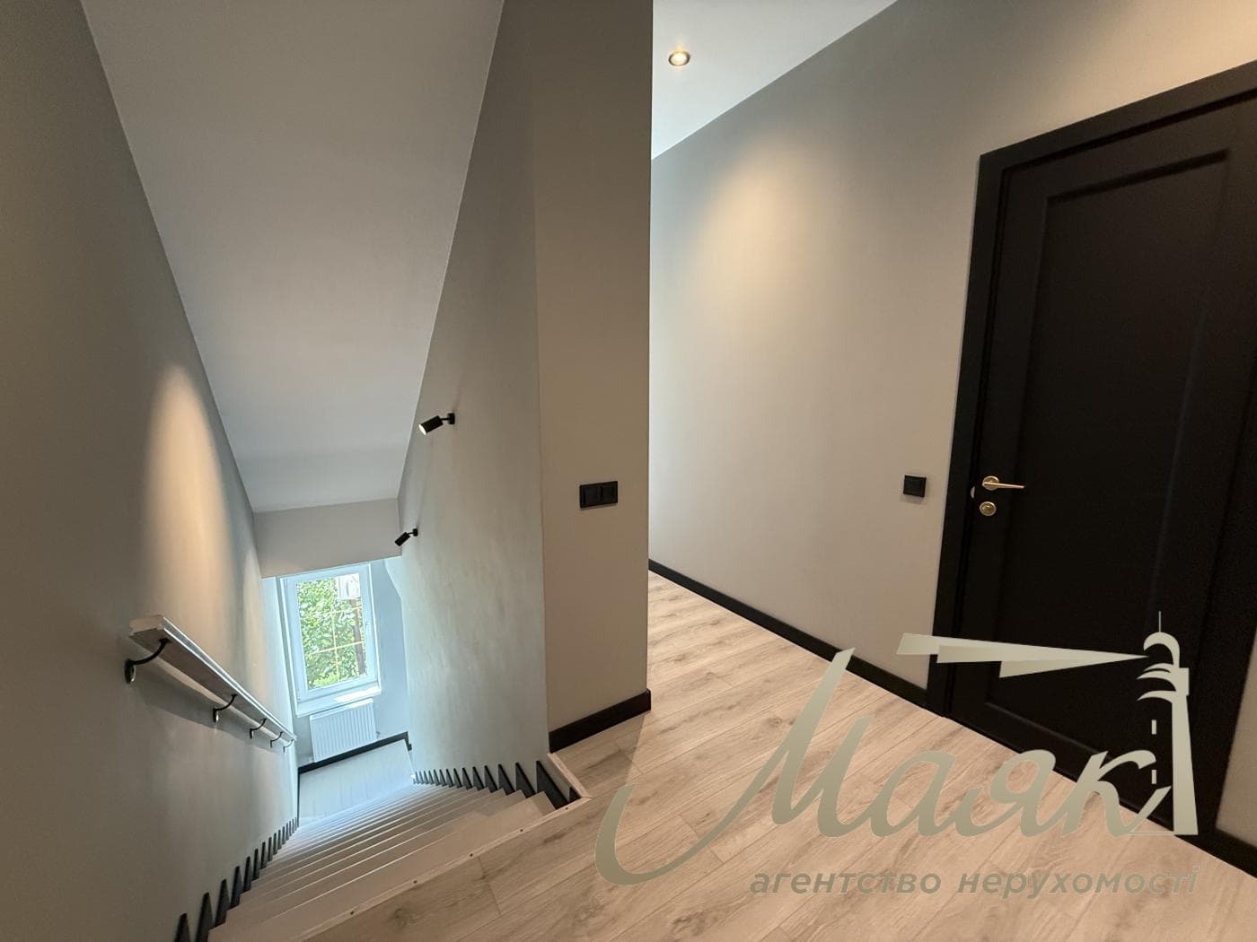 Оренда 3-поверхового таунхауса площею 220 м², Козин, КГ Montana Village