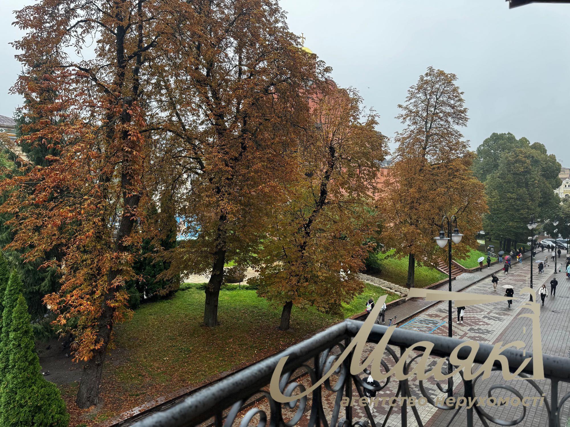 Продажа 3-комнатных апартаментов, 76 м², ул. Лысенко, 1, район Золотые Ворота, Киев