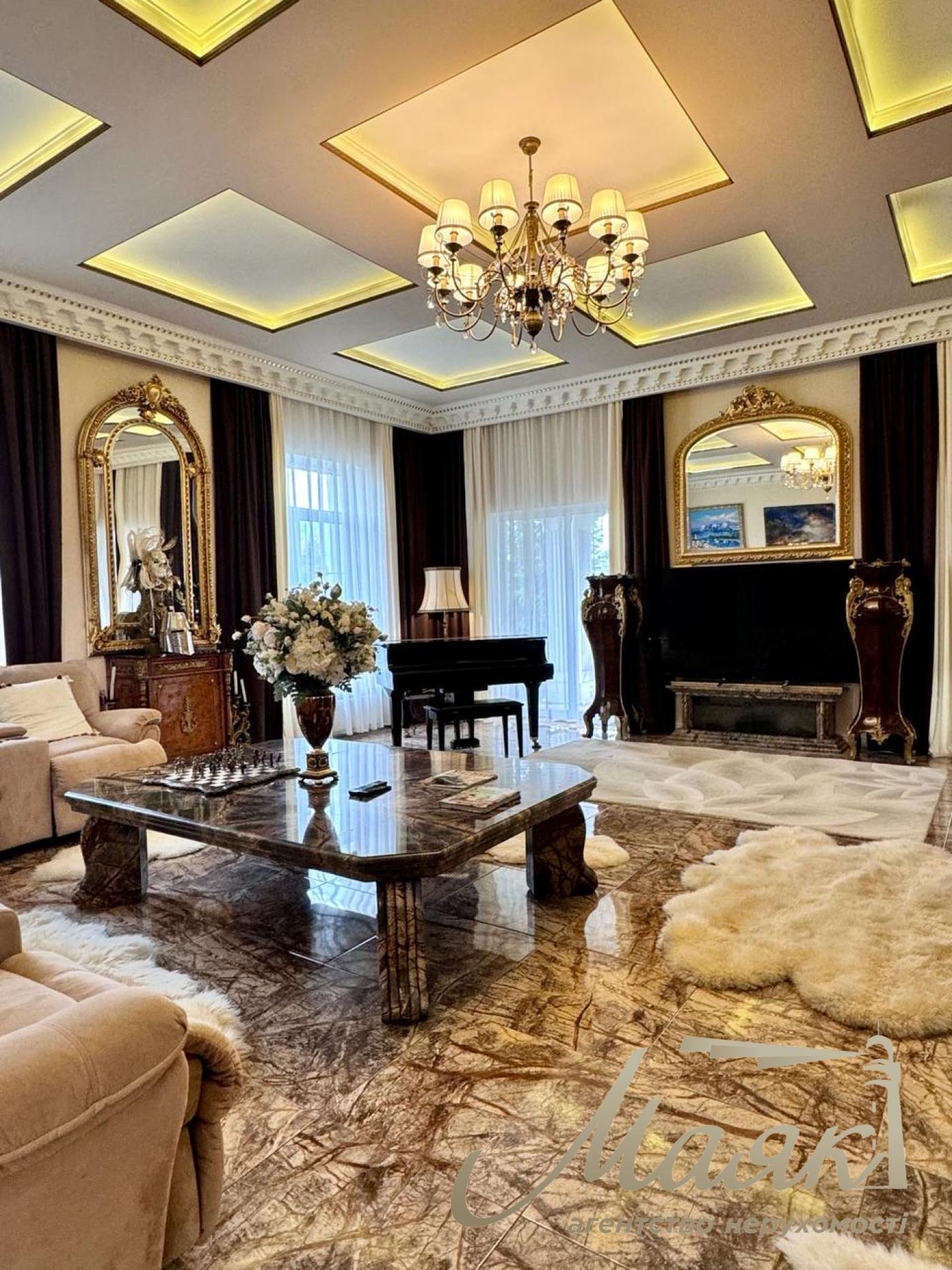 We offer for sale a luxurious house in the cottage town Koncha-Zaspa, located just 3 km from the dam