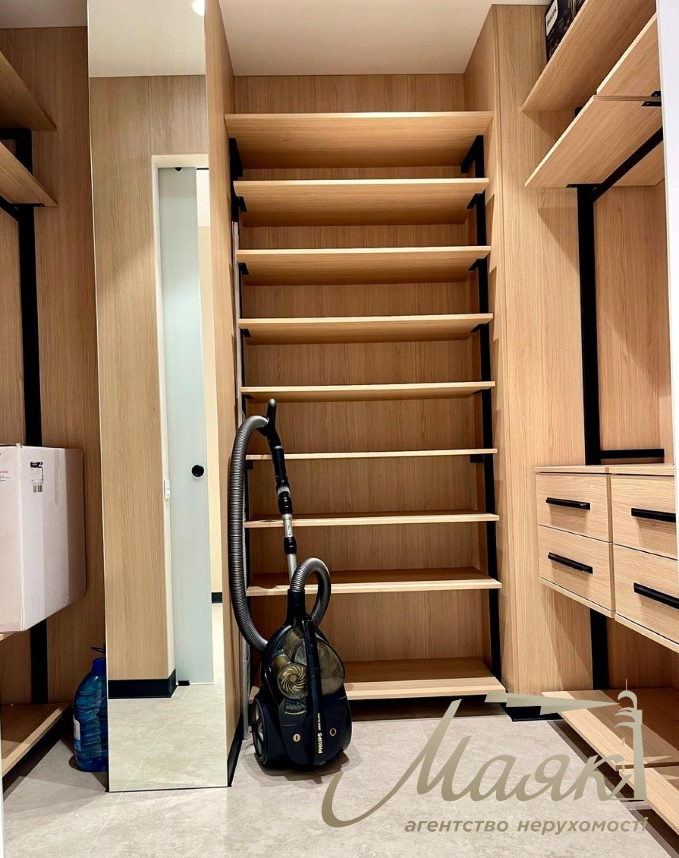 Продаж 4-кімнатної квартири 190м2 в ЖК "Новопечерські Липки" Адреса: вул. Верхогляда (Драгомирова) 15-А, Печерський район, Київ.