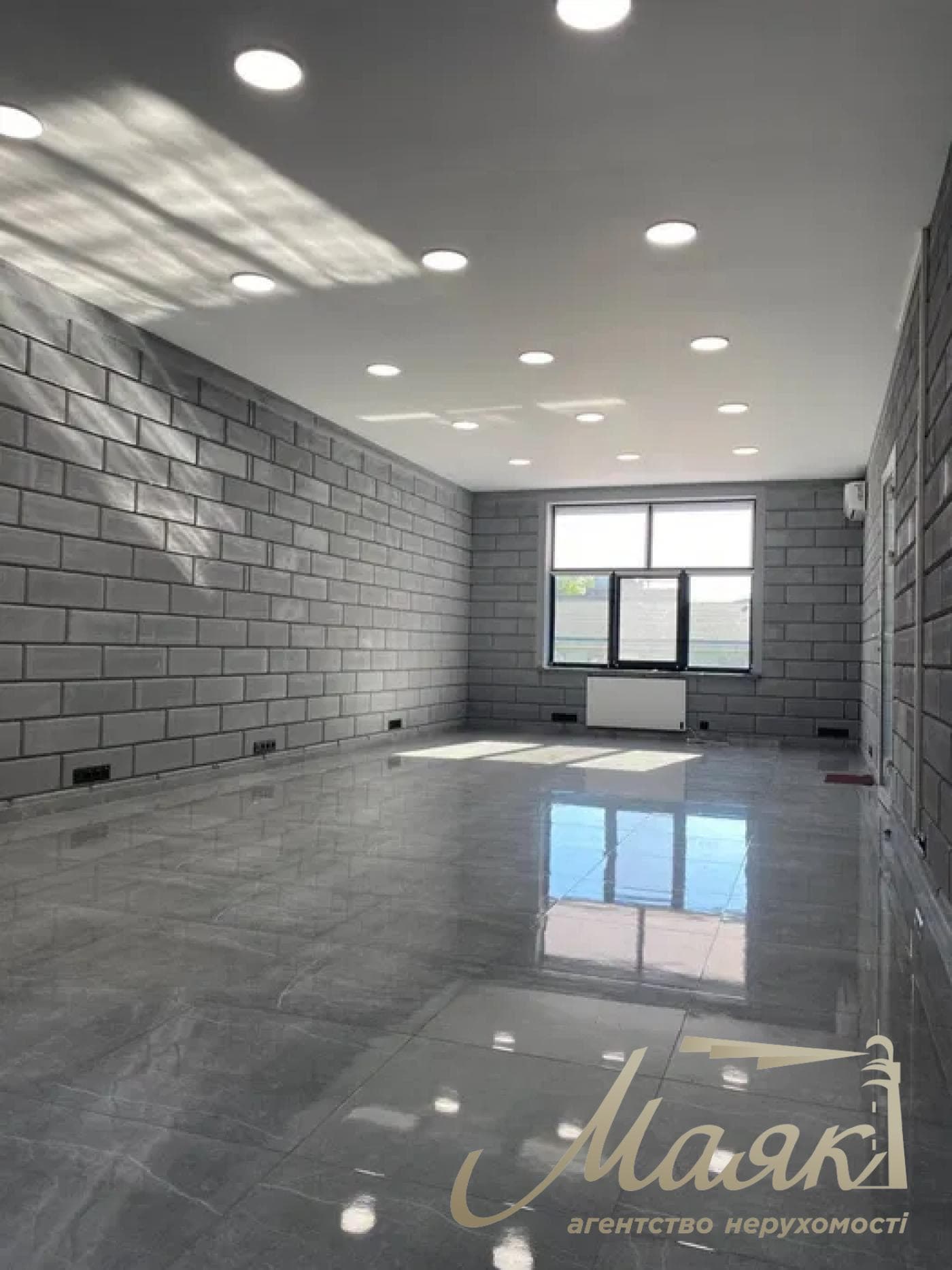 Оренда окремої будівлі площею 750 м² під офіс поруч із станцією метро «Осокорки», Дарницький район