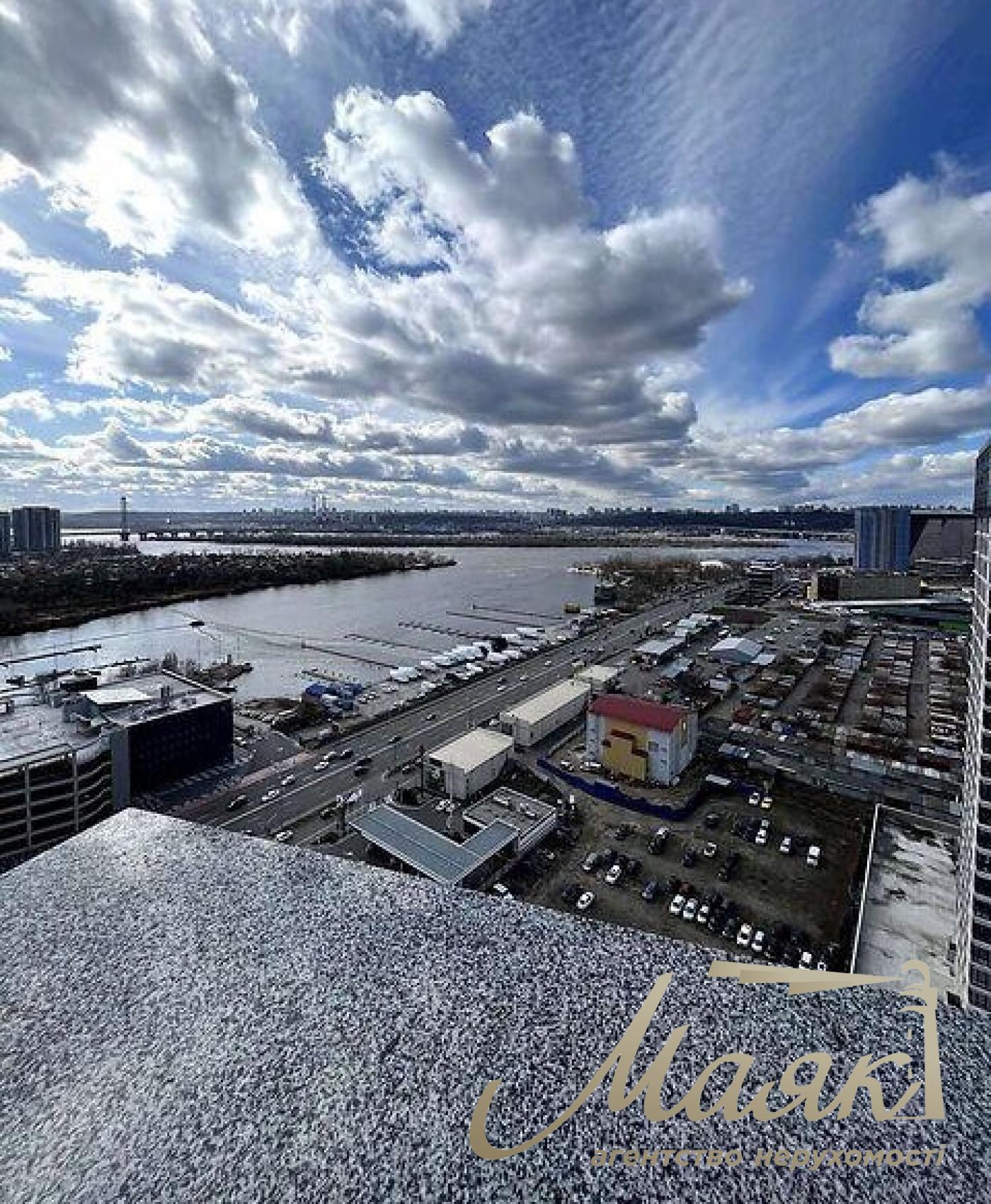 Продаж видової 2-х рівневої квартири з каміном, 115 м2 у Дніпровська набережна