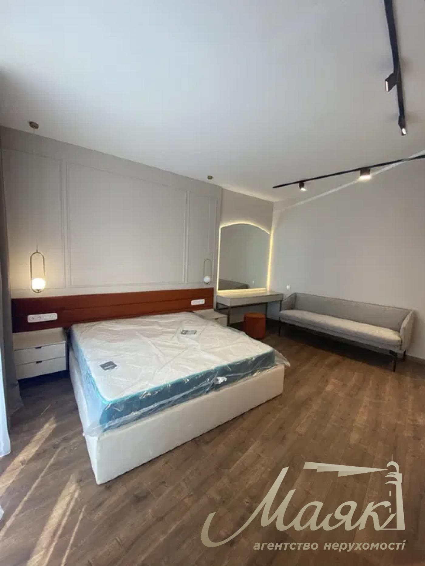 Rent a 4-room apartment (125 m²) in the "Busov Hill" residential complex