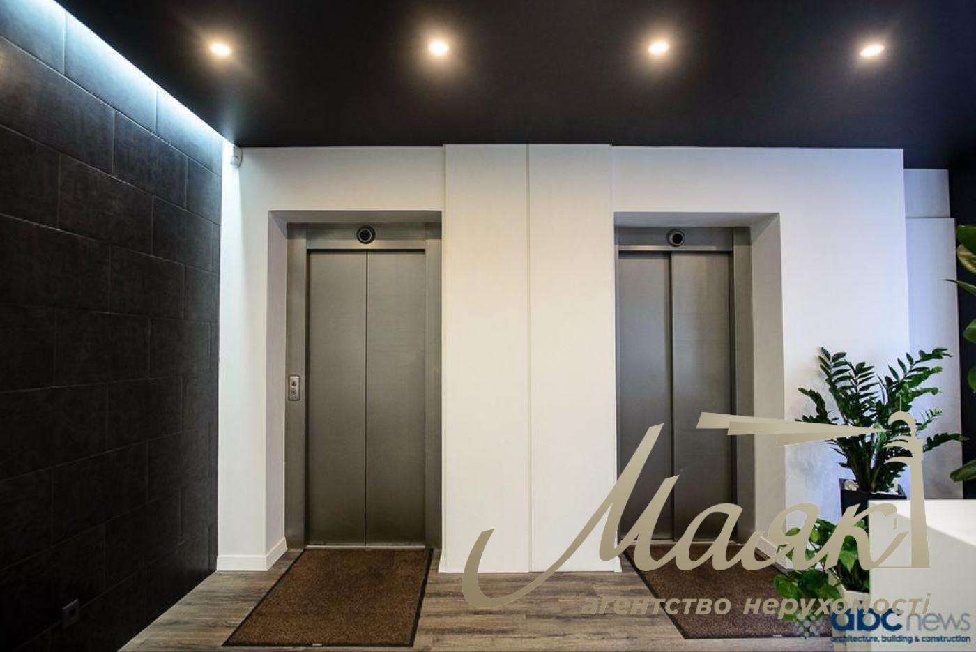 Аренда офиса 860 м.кв. пл.Спортивная, Печерск