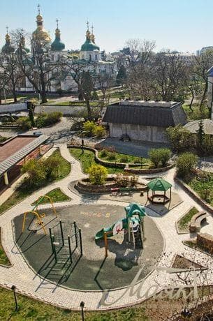 For sale 4-room apartment, Sofiyskaya Square