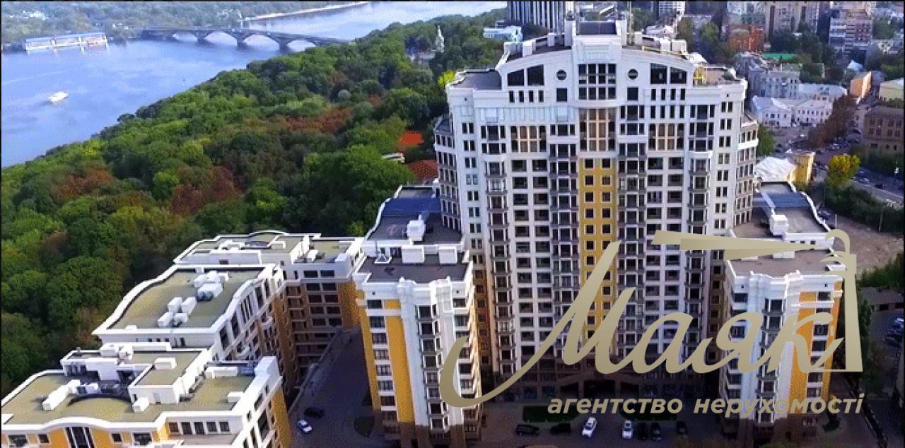 For sale is a respectable office of 178 sq.m. near Mariinsky Park on Grushevskogo Street 9A!