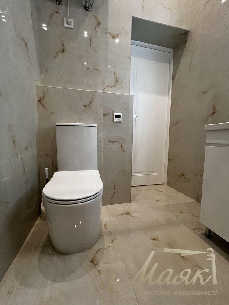 Rent 3-room apartment in the royal house, Tarasovskaya str. 8