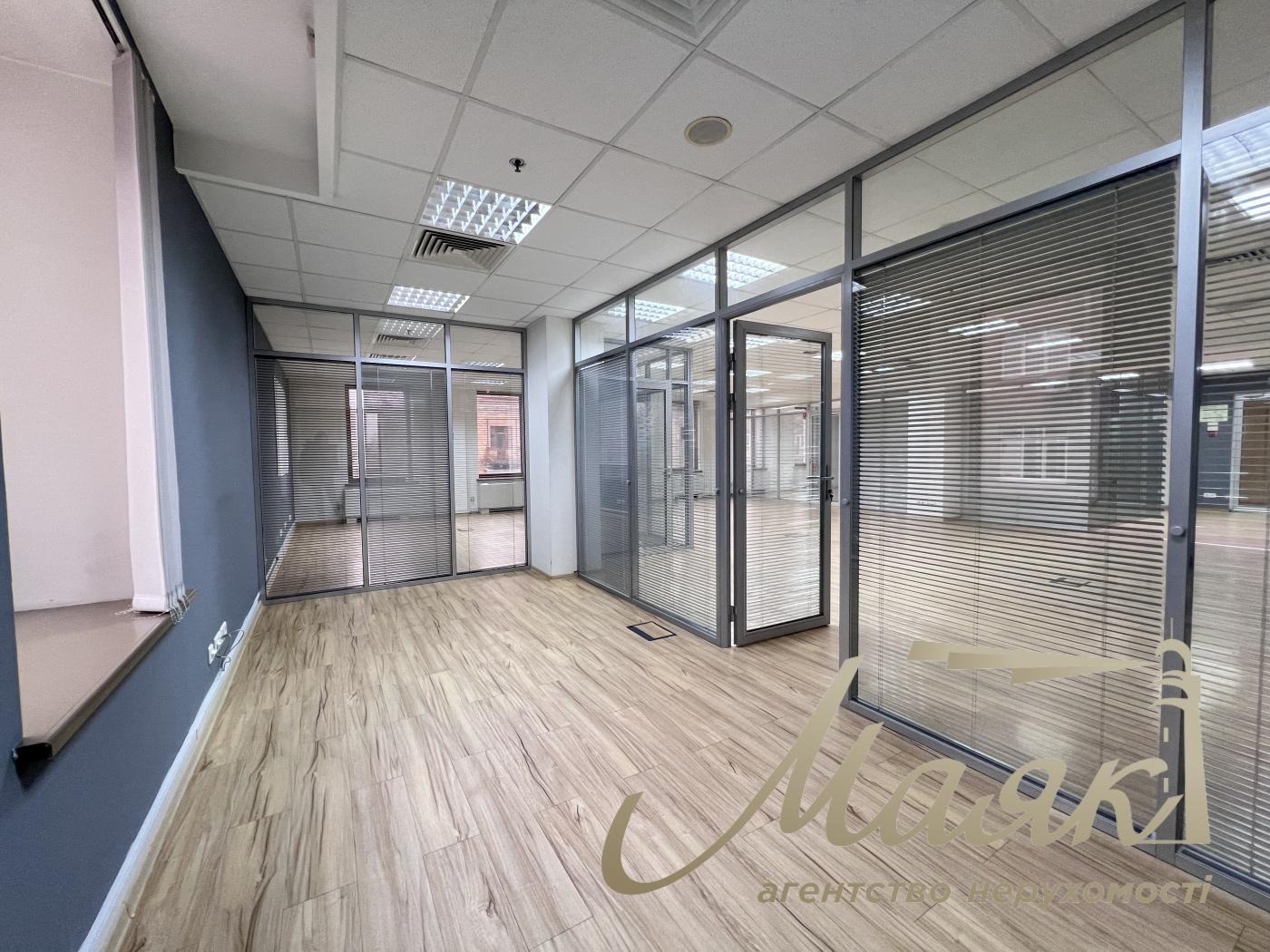 Оренда офісу 285 кв.м. в БЦ Леонардо вул.Богдана Хмельницького 52/17