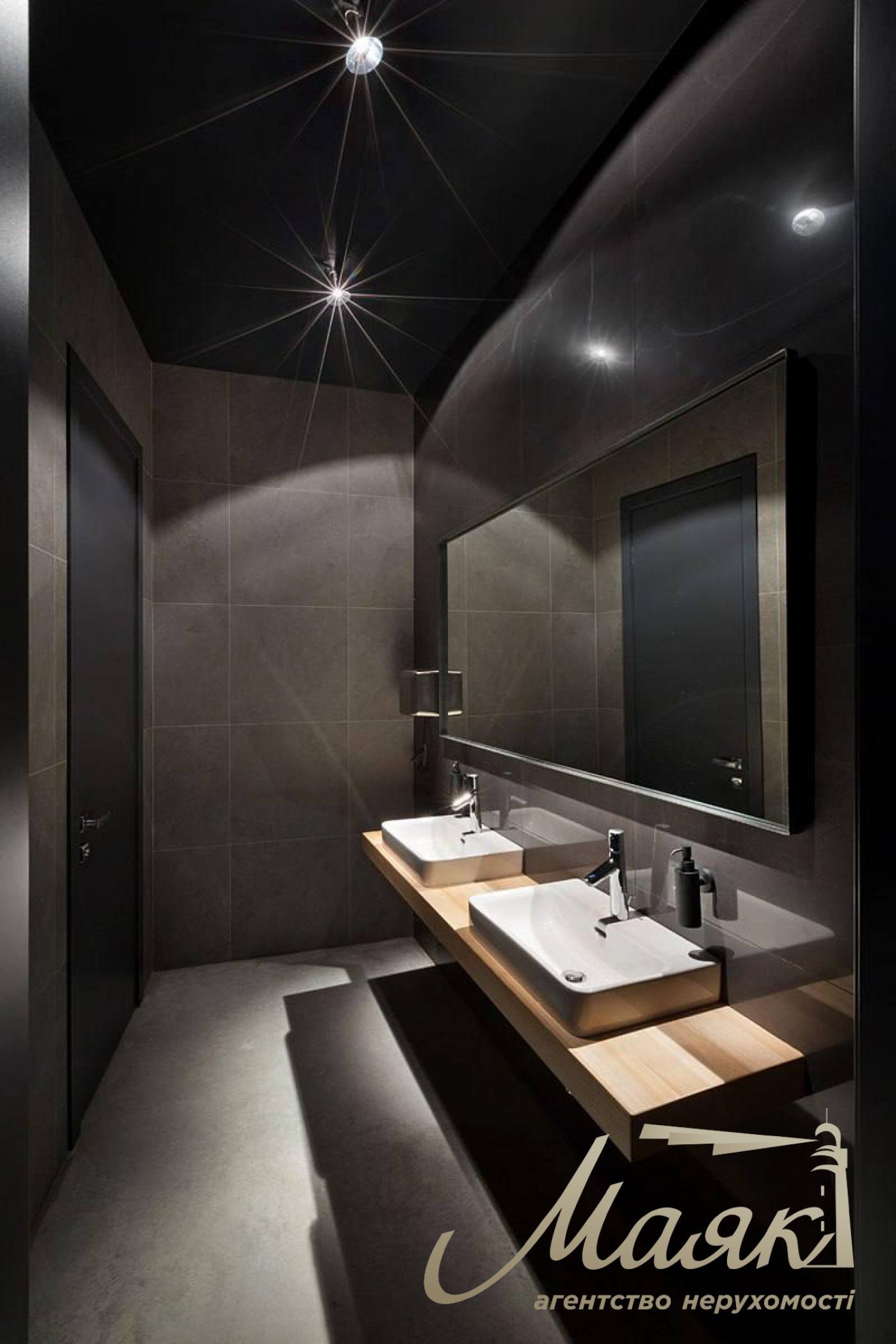 Office for rent 310 sq.m. in BC Wave on Eugenia Konovaltsa street 36D