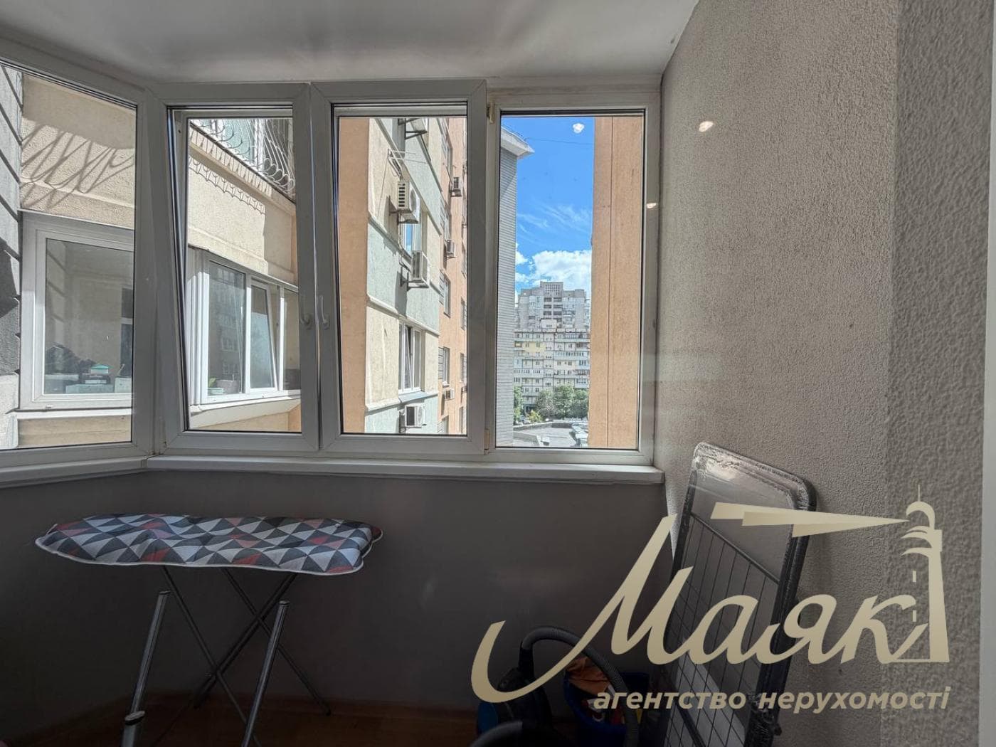 2-room apartment for rent at 4 Raisa Okipnaya Street, Levoberezhnaya.