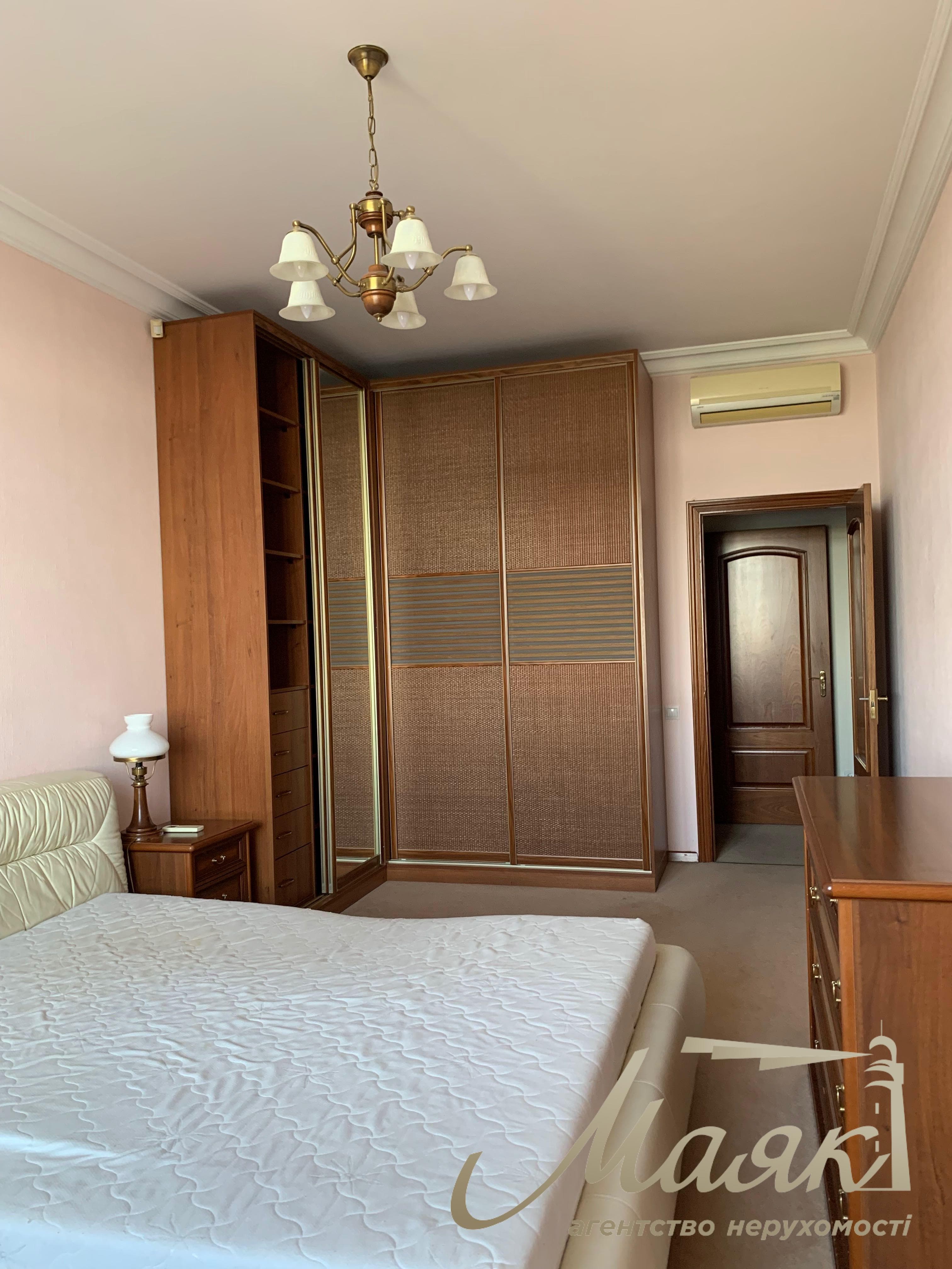 3-room apartment for rent at 12E Ivasyuka Ave., Obolonska Embankment.