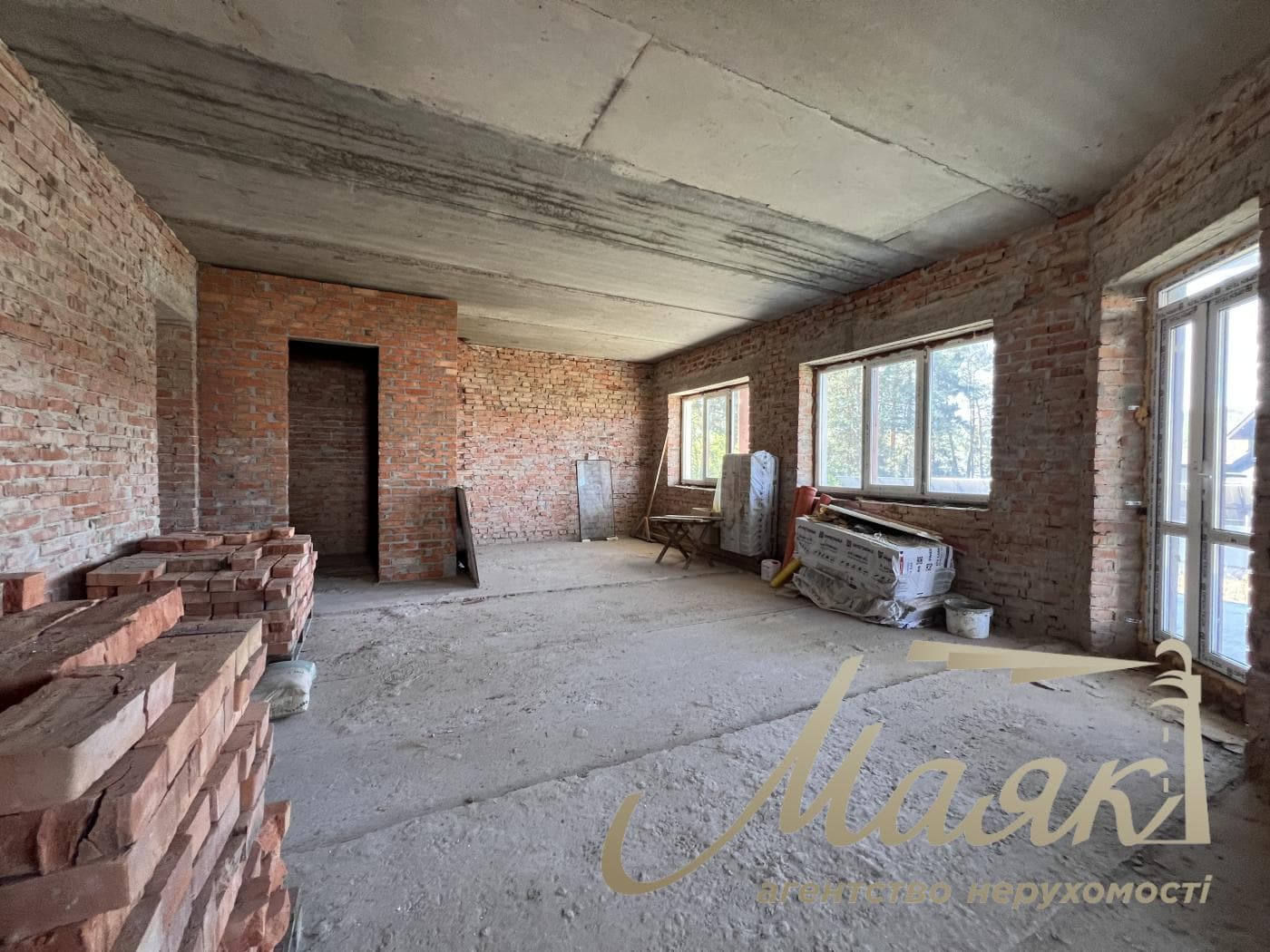Capital brick house for sale 270m2 near Kiev, Novoobukhivske direction