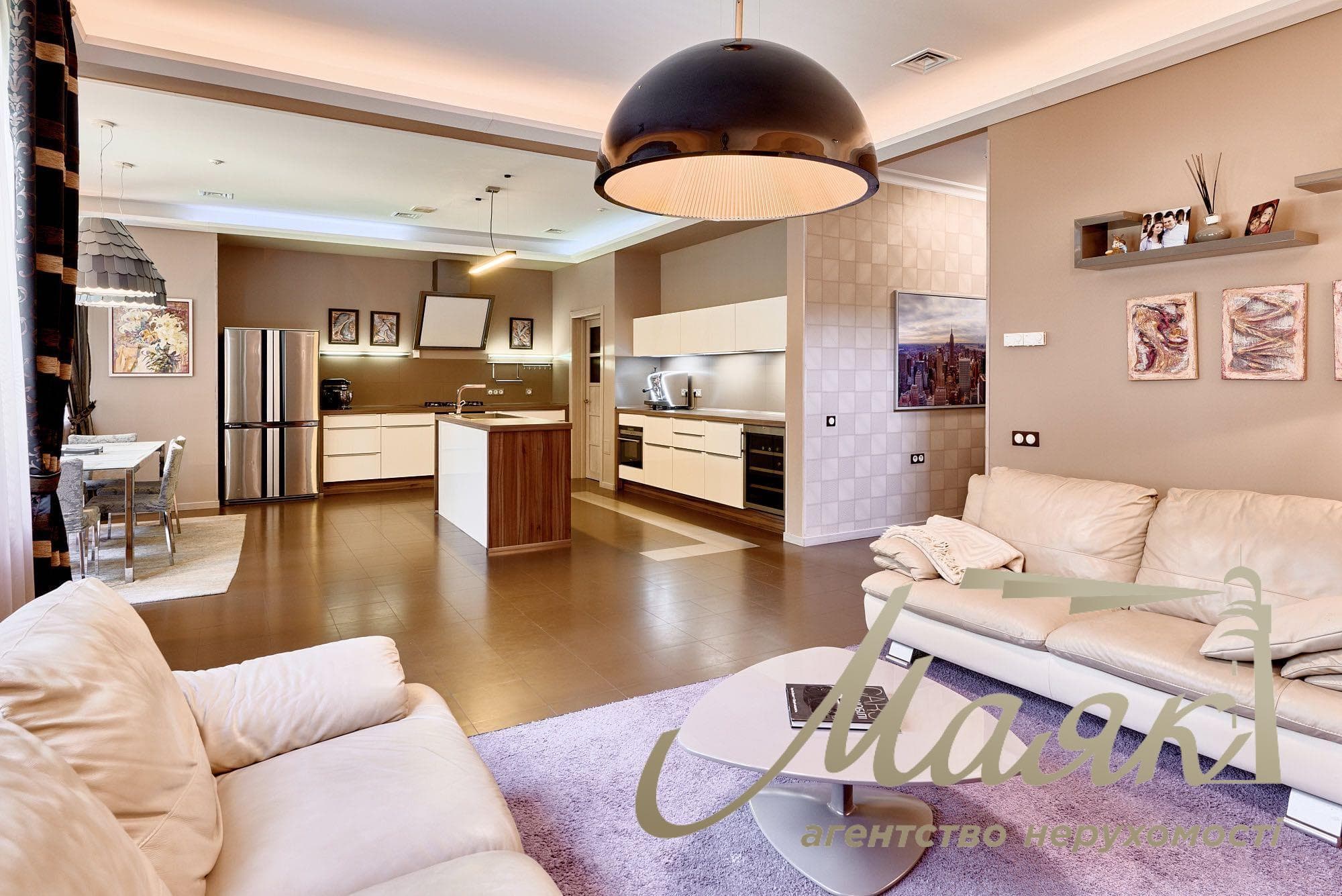 Продаж сучасного будинку площею 252 м² в елітному котеджному містечку Riviera Village, закрита територія