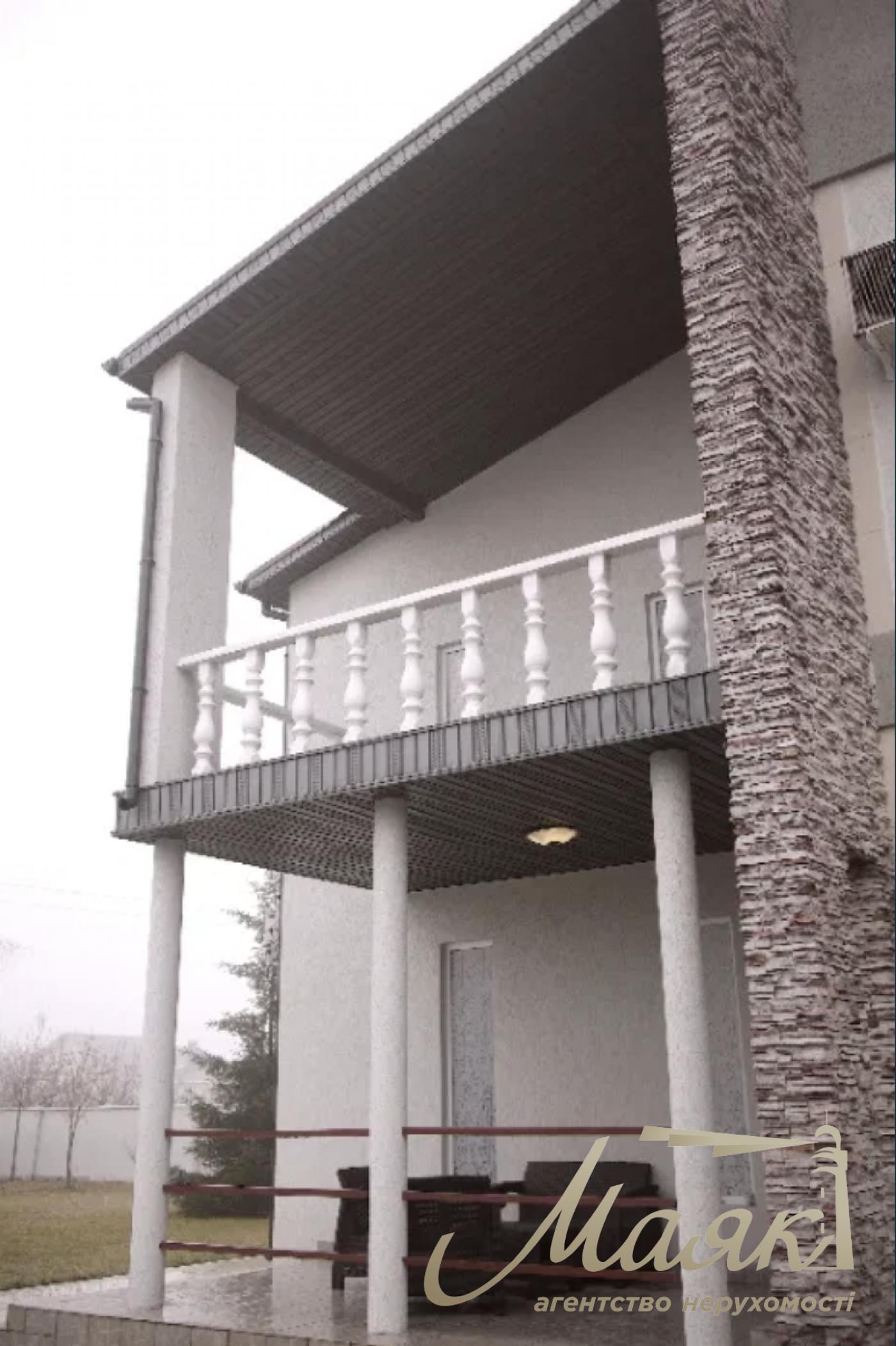 Продаж 2-х поверхового будинку 250 м², Хотів