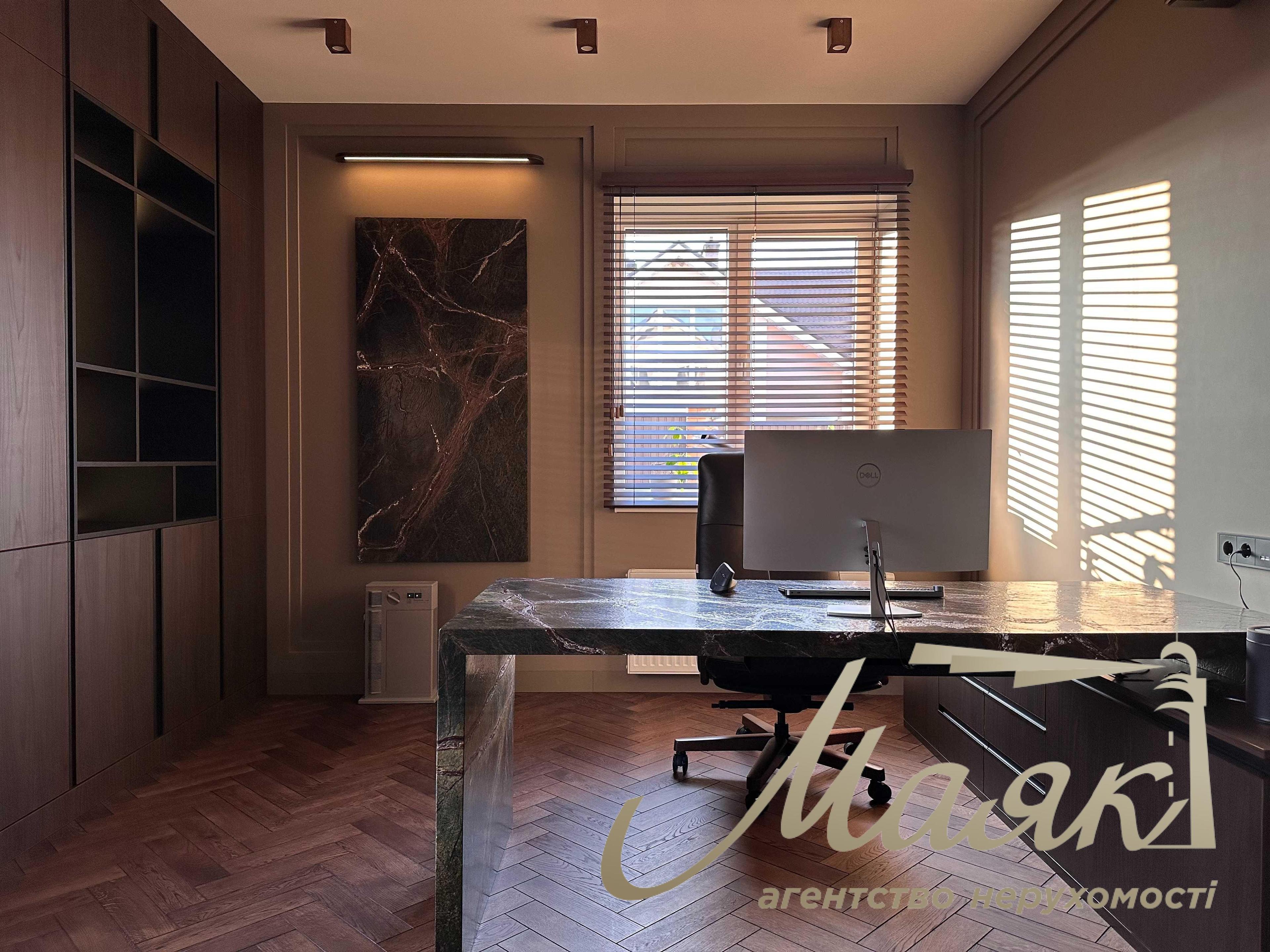 House for sale with designer renovation 356m2 in Ivankovichi