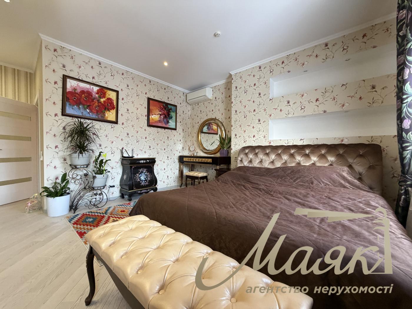 Rent 2-storey house 220m2 in. Ivankovici/Kruglyk, KG "Maetok"