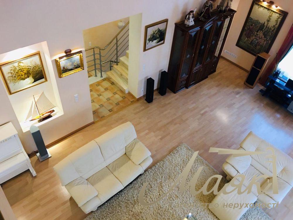 Продаж будинку з басейном у КМ "Золоті Ворота" Козин