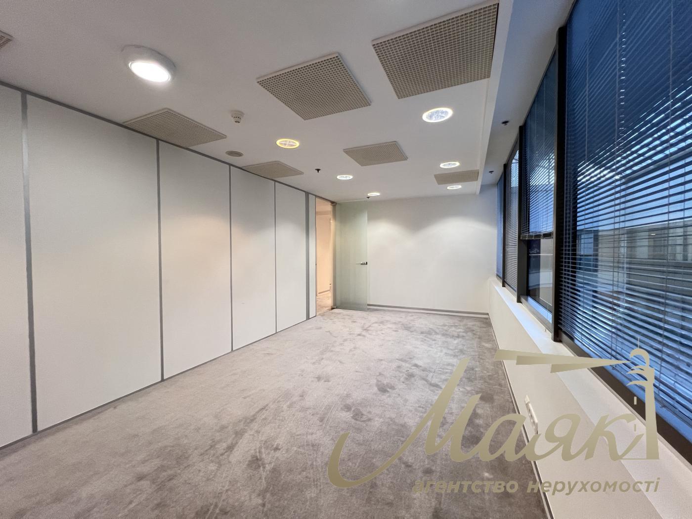 Оренда офісу 77 кв.м в БЦ Леонардо по вул. Богдана Хмельницького 52/17