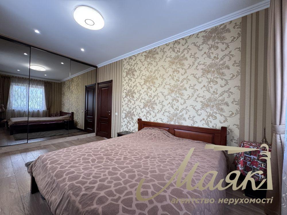 Продажа дома 260 м² с гостевым домом и баней c.Романков у Голубого озера, 10 соток, Обуховское направление, Киевская область.