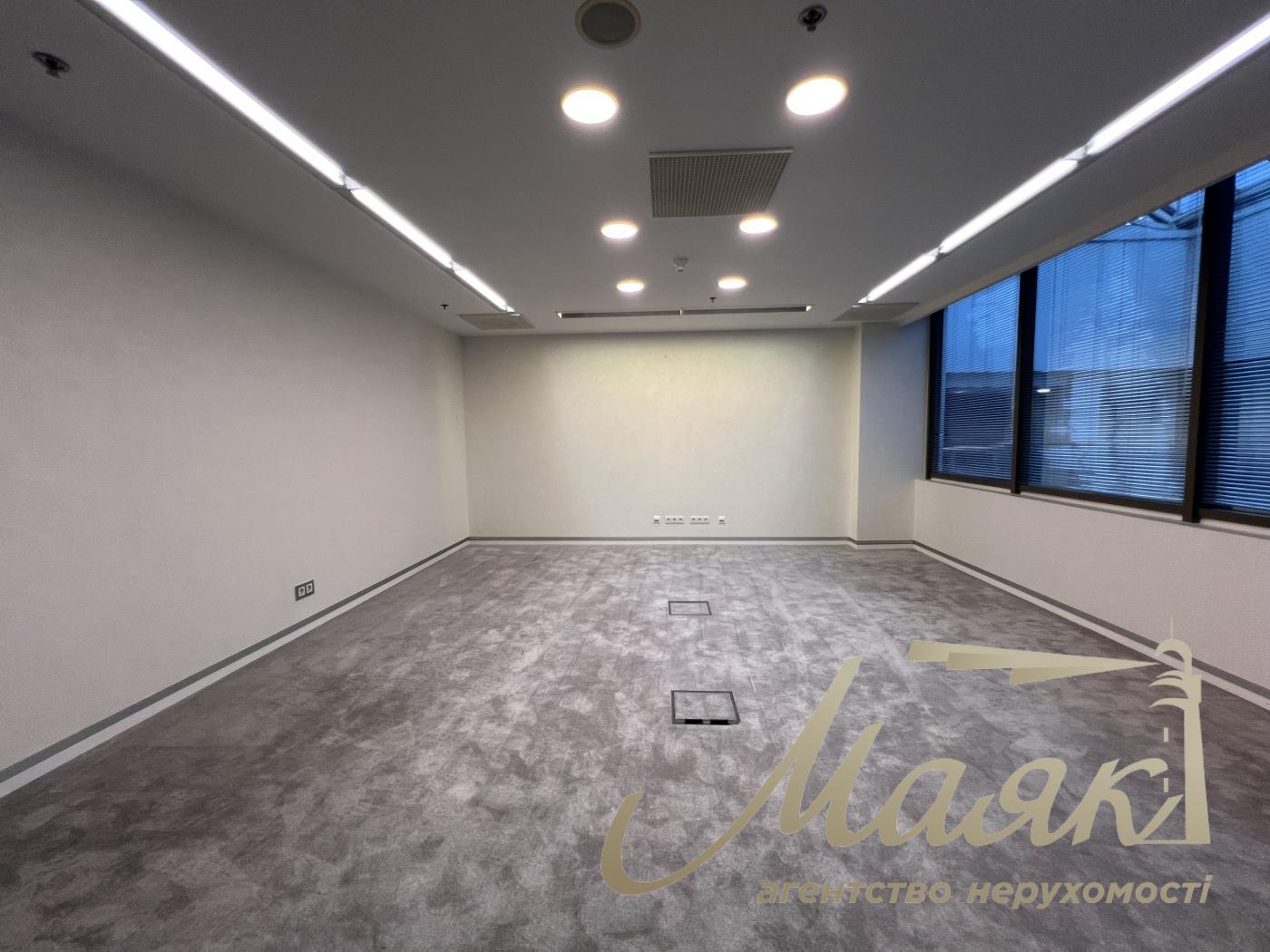 Оренда офісу 77 кв.м в БЦ Леонардо по вул. Богдана Хмельницького 52/17