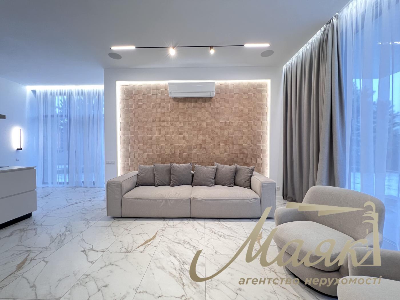 Оренда заміського будинку на Осокорках у котеджному містечку "Блакитна Лагуна"