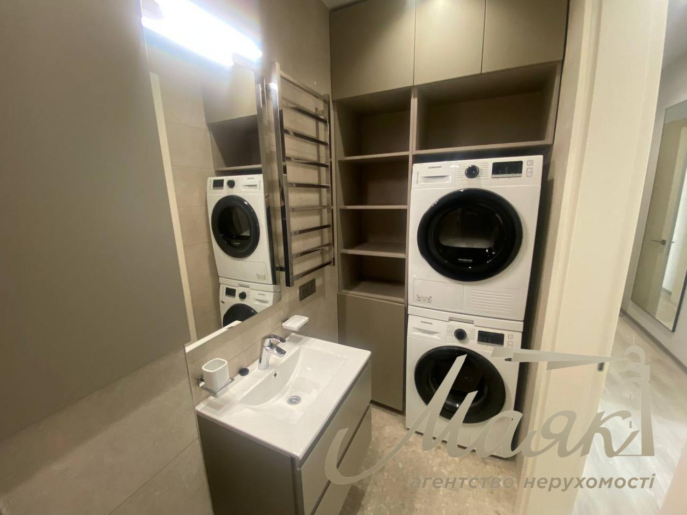 Rent of a 4-room apartment in the Atlantic residential complex at 118 Antonovycha Street, Palace of Ukraine.