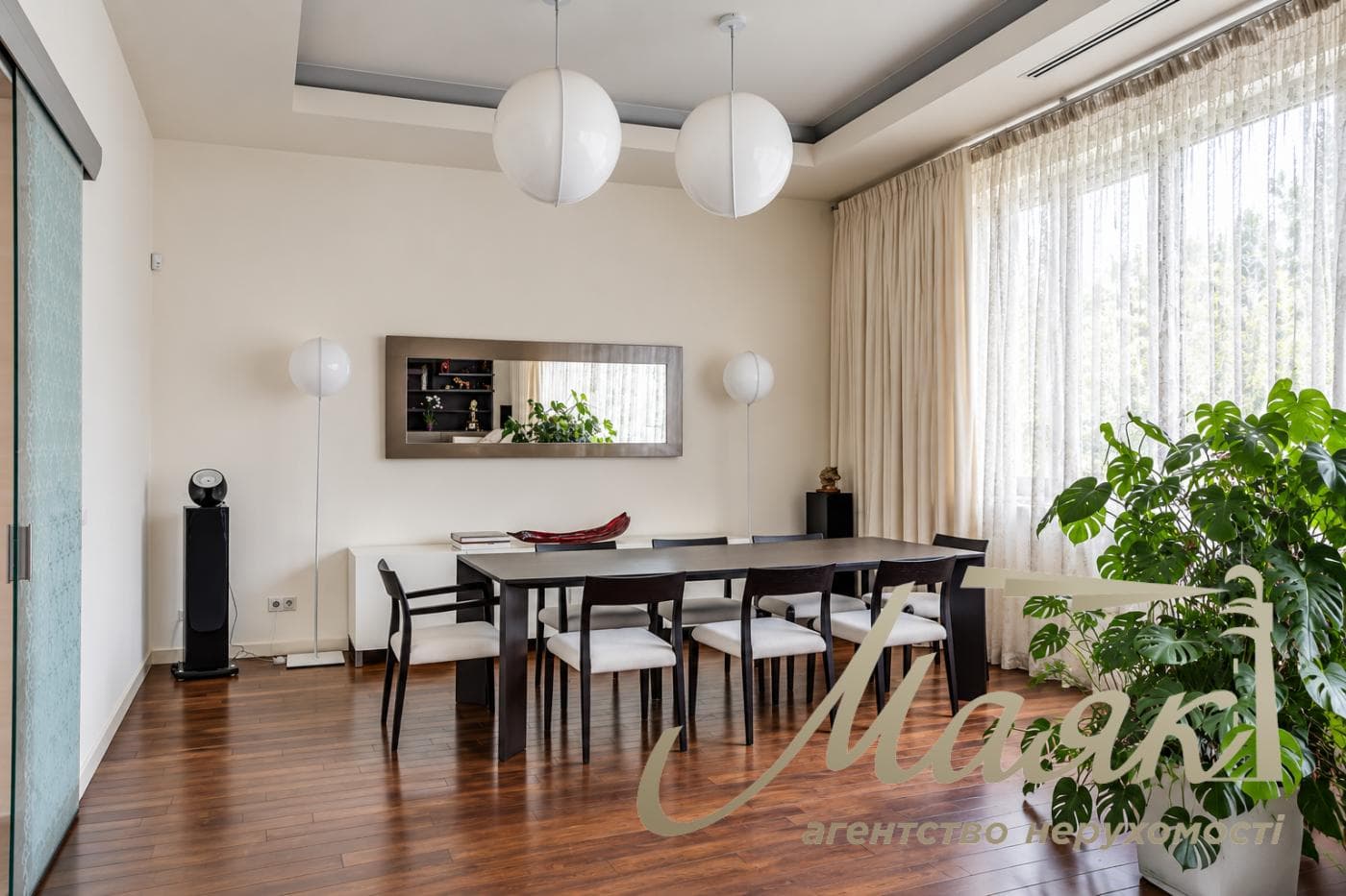 Оренда преміального будинку площею 900 м² у Козині, житловий комплекс «Золоті Ворота», 25 соток землі, Обухівський напрямок, Київська область.
