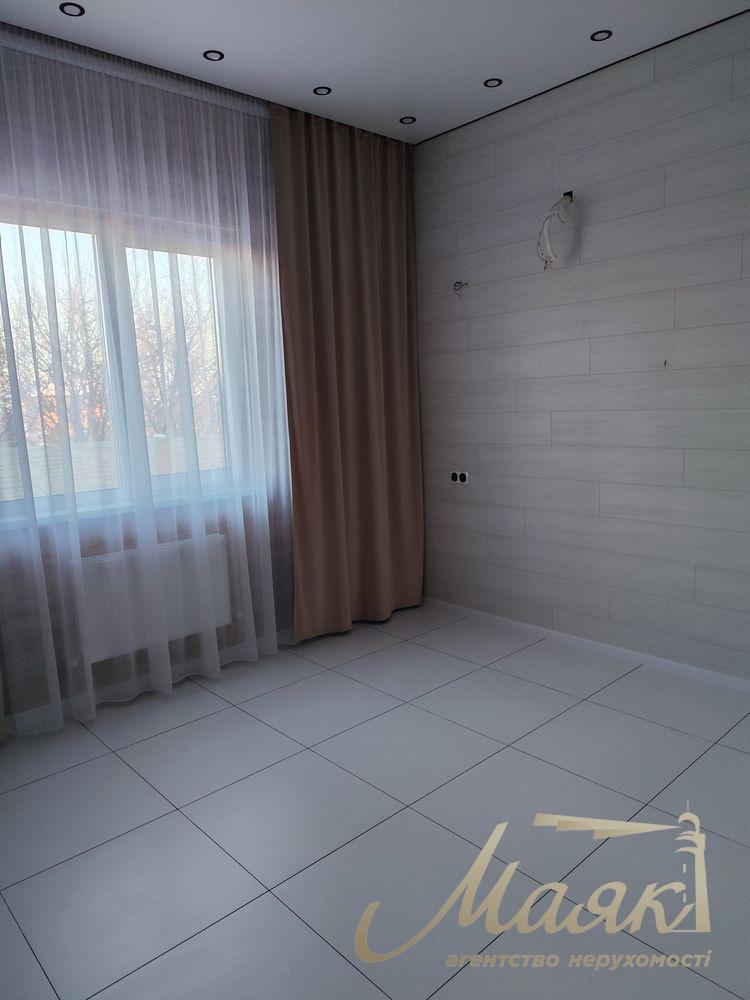 Продаж нового будинку загальною площею 275 м² на доглянутій ділянці 8,7 соток с. Гореничі