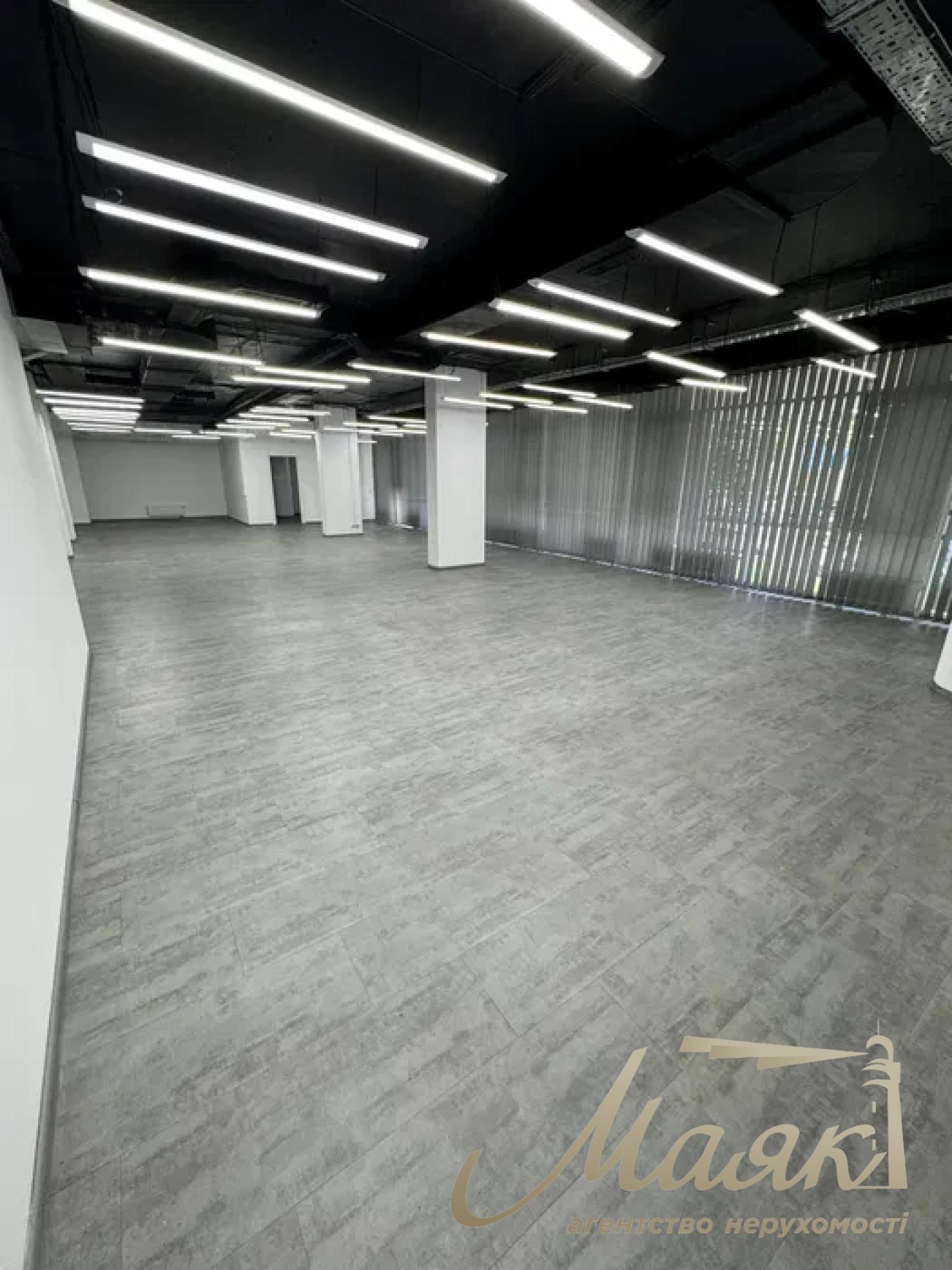 Office for rent 250m2 in Gloria Business Center, Nivki metro station