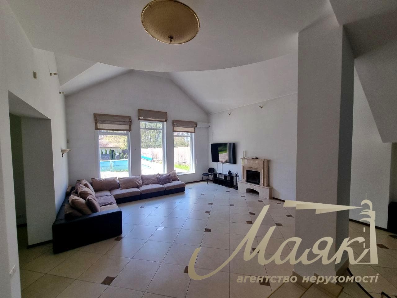 Оренда преміальної садиби площею 350 м² з басейном у оточенні лісу | Ходосівка – Кременіще