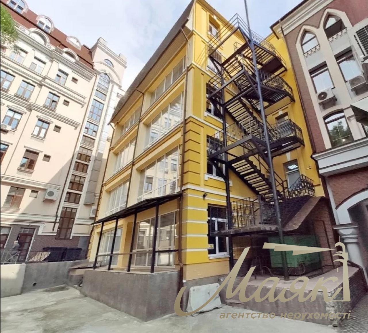 Stylish office building for sale in the elite microdistrict "Vozdvizhenka" Podil, Center, Kyiv