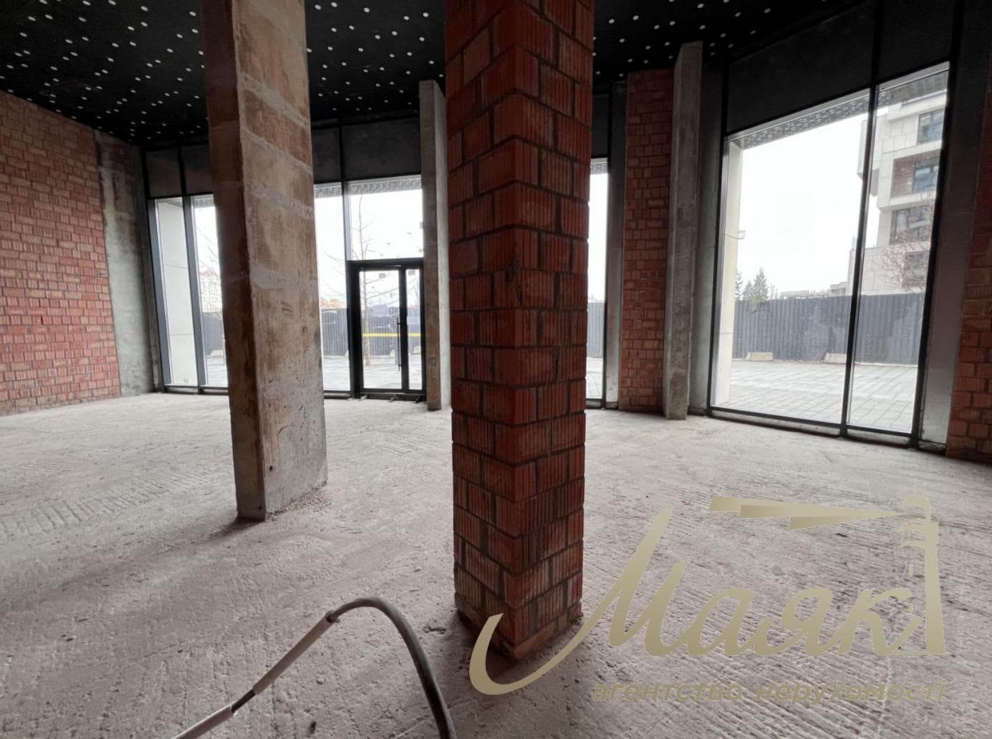 Продаж фасадного приміщення площею 103,3 м², ЖК Unit Home