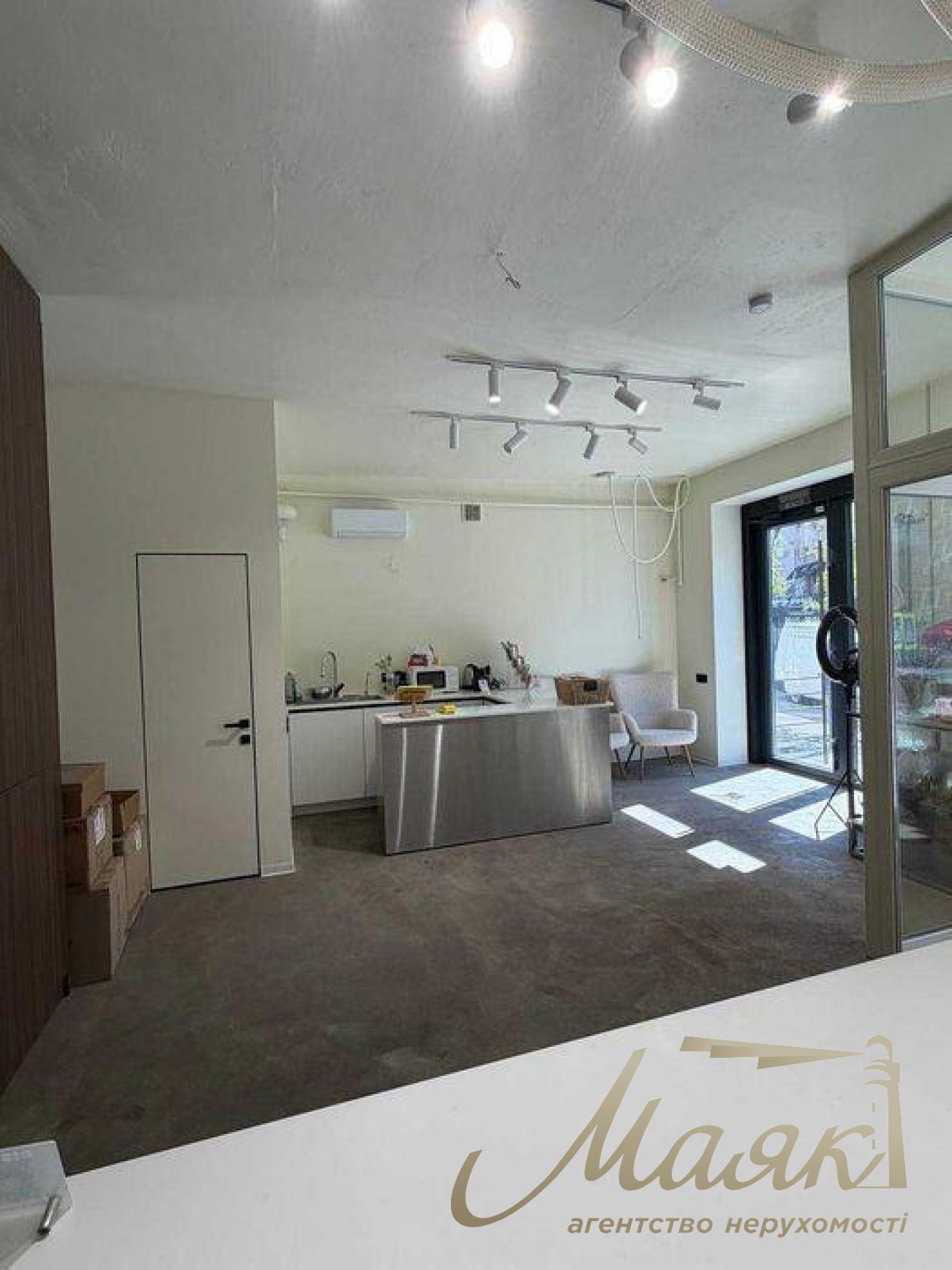 Rent a facade room 40 sq.m.sq. Mechnikova str., Pechersk