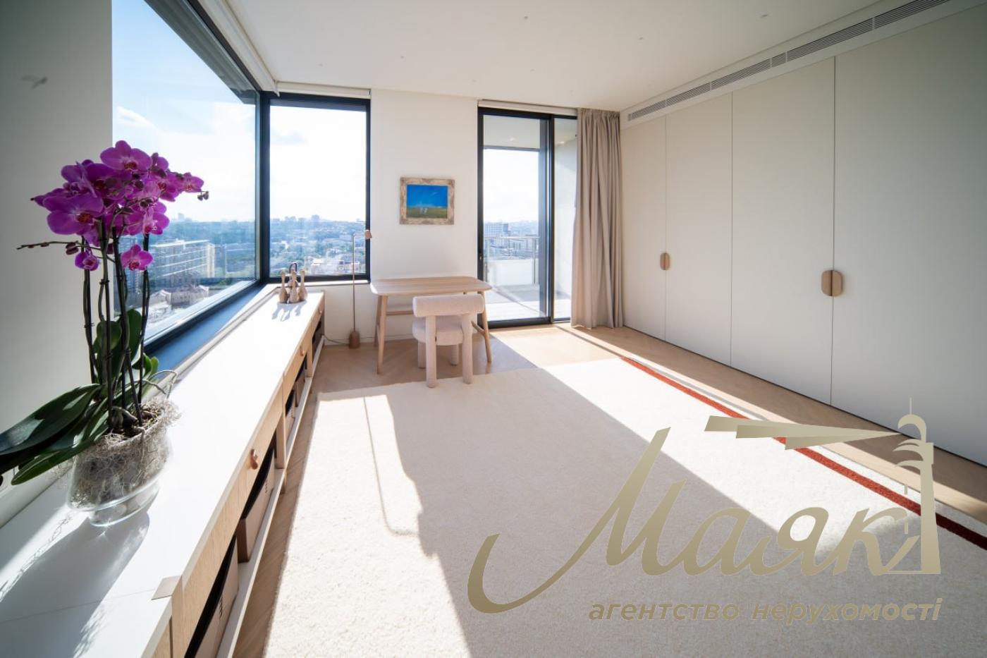 Rent 4 room apartment in LCD LCD Tetris Hall, Delovaya street, Pechersk, Kiev